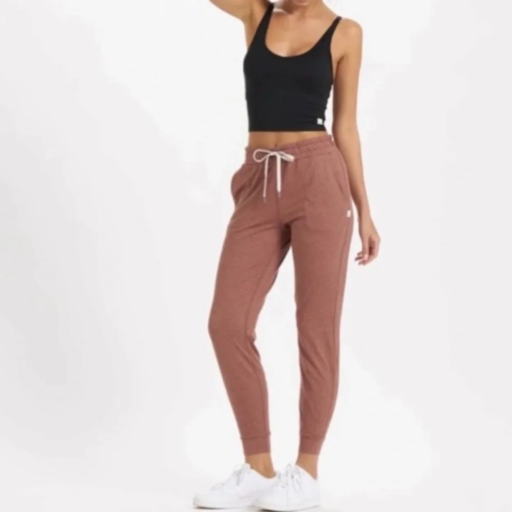 Vuori Halo Performance Crop Tank Heather Black - Picture 3 of 13